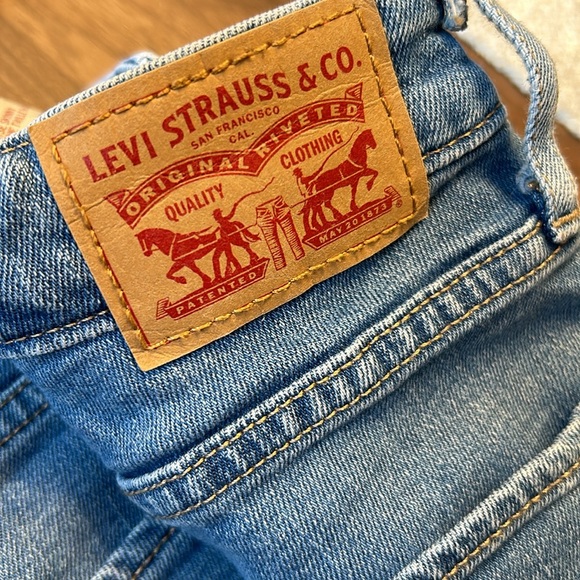 Levis Ripped Skinny Jeans - Picture 9 of 12